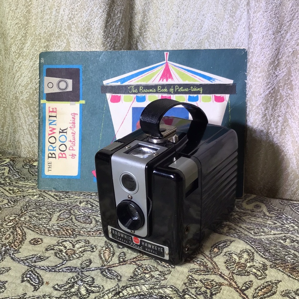 Vintage 1949 - 1961 Kodak Brownie Hawkeye Camera with book Photographer display